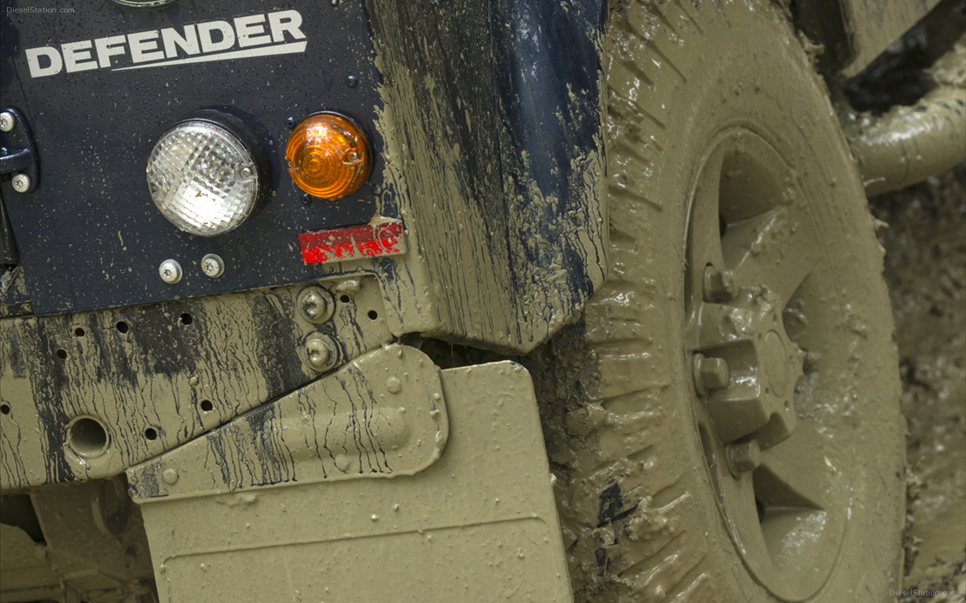 Land Rover Defender 2013